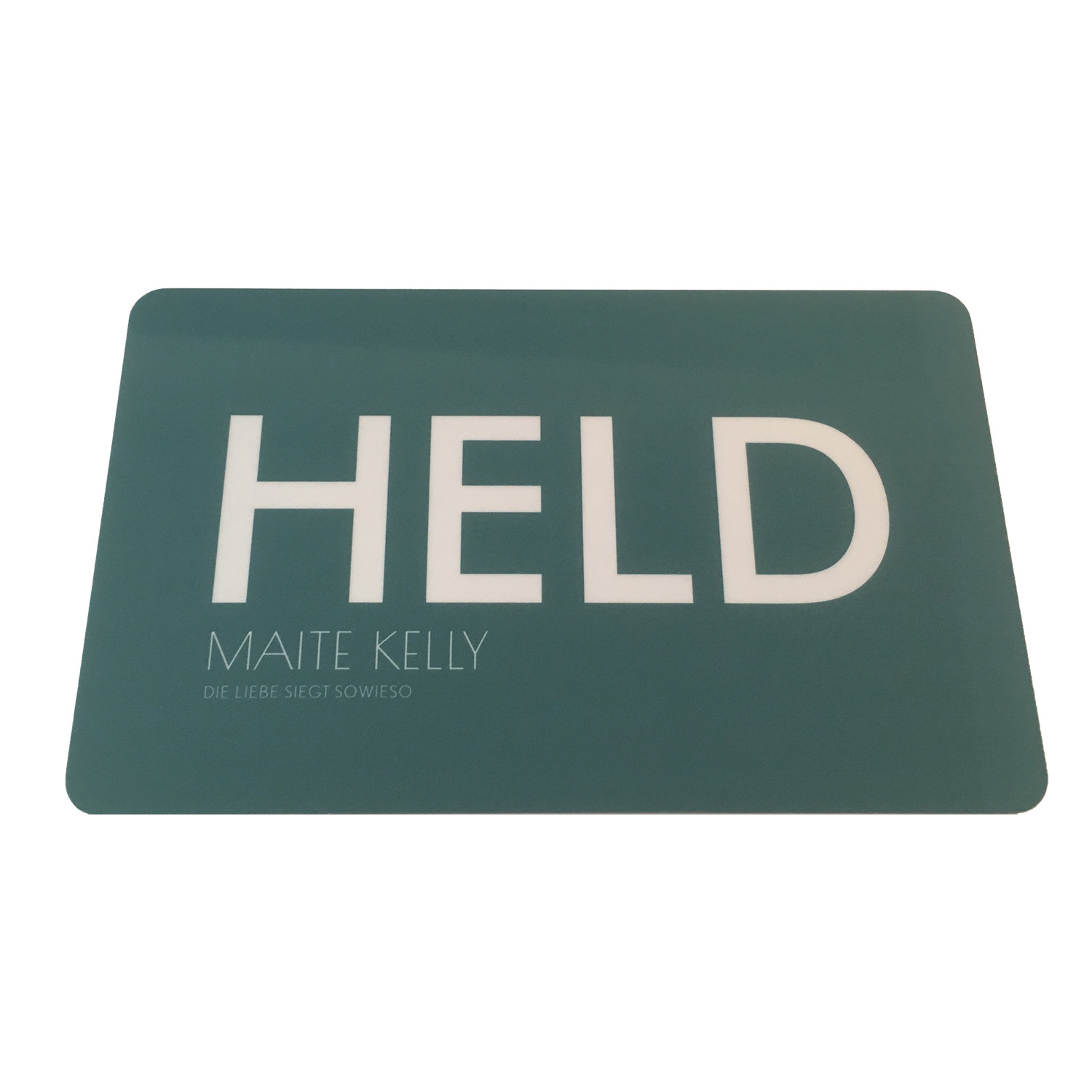 Maite Kelly Held Frühstücksbrettchen petrolgrün